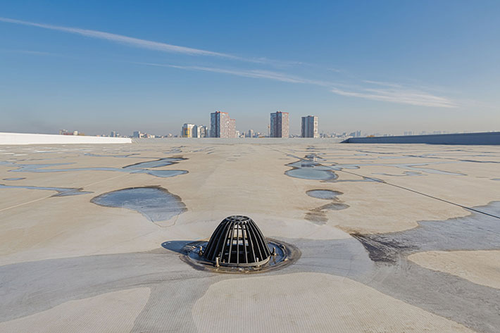 water-on-building-roof-detroit-michigan-commercial-roof-installation-and-repair